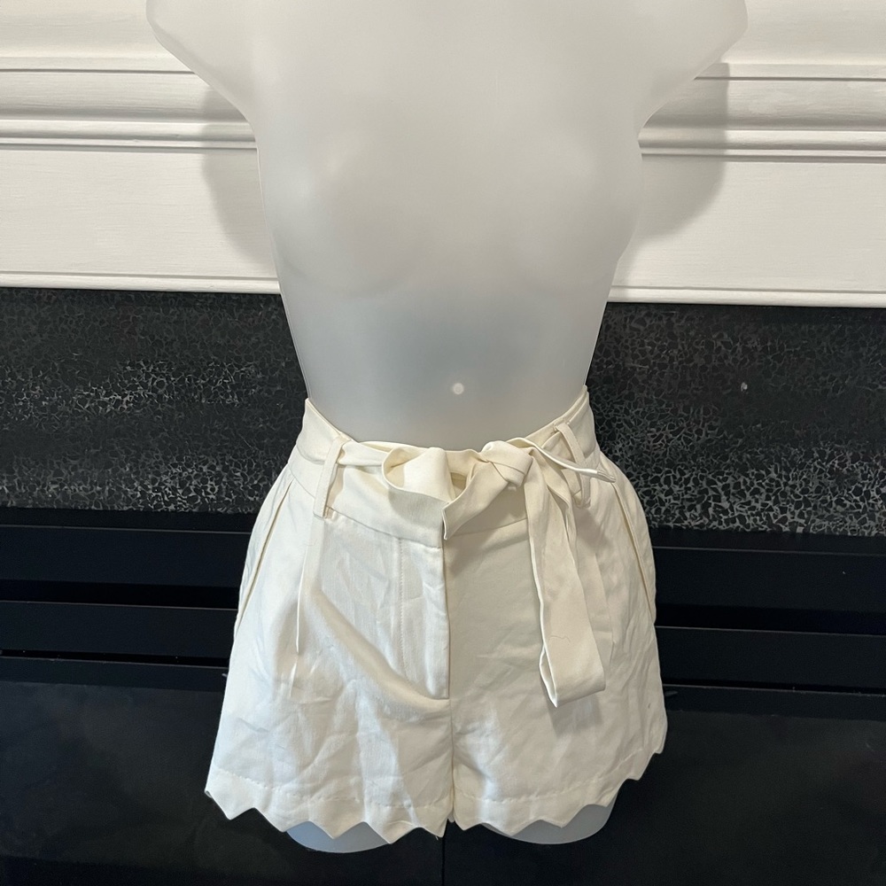 NWT Alythea women’s shorts  size large